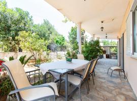 Sunset House Near Athens Airport, casa de temporada em Spata