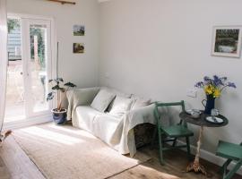 Field View Lodge, holiday rental in Niton