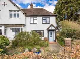 Stunning character 2bed Cottage in St Albans Wifi, vacation home in St. Albans