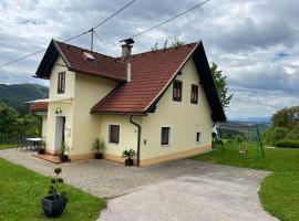 Charmantes Ferienhaus in bester Lage, holiday home in Keutschach am See