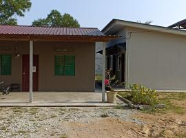 Depulauserai Budget Home No AirCond, hotel with parking in Pekan