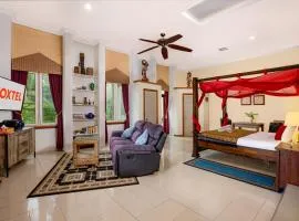 LUXURY Apartment Studio PORT DOUGLAS 65 SQ MTRS and Bath