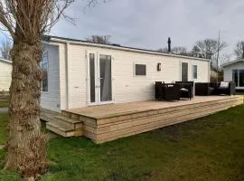 Chalet by Wadden Sea with Sunny Garden
