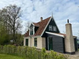 Holiday home with enclosed garden near Sea