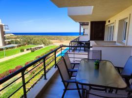 Relaxing Beachfront Apartment, hotel in Vokolidha