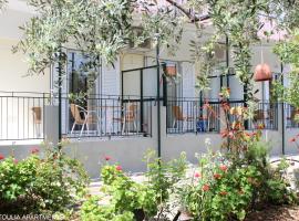 Rentoulia Apartments, hotel en Poulithra