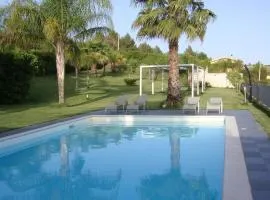 appartamento in moderna villa con piscina