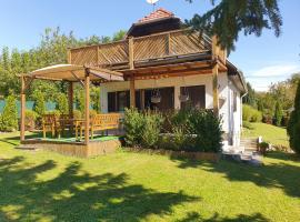 Pool house – domek wiejski w mieście Balatonkenese