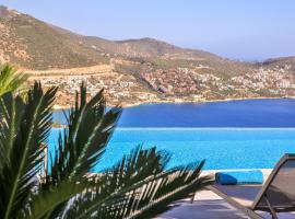 Luxury 5 bedroom villa with heated infinity pool & amazing sea views, luksuzni hotel u gradu Kaš