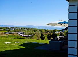 Luxury Wild Atlantic Way accommodation with sea views and free wifi, khách sạn gần Deane's Equestrian Centre, Bruckless
