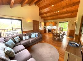 Pass the Keys Beautiful 3BR Lodge - Stunning Beach and Golf Location, feriehus i Dalbeattie