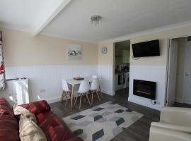 Relaxing Chalet on popular California Sands short stroll to beach, nr Norfolk Broads & Great Yarmouth, hotel din Scratby