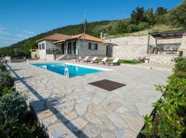 Villa Aurora, holiday home in Athanion