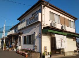 ゲストハウス小富士, hostel u gradu Oita