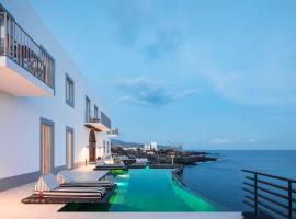 White Exclusive Suites & Villas, hotel din Lagoa