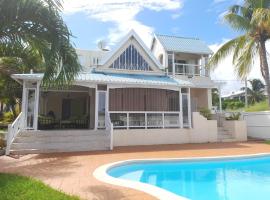 Charmante villa avec piscine proche plage, hotell sihtkohas Flic-en-Flac