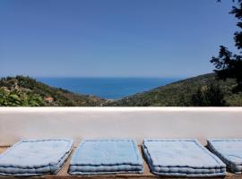Blue Vista Ikaria, villa en Arethousa