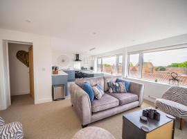 'The View' Penthouse Apartment Number Four Lees Terrace, hotel in Holt