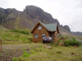 Vindheimar Cottage - Great View - Hot Tub, hotel v destinaci Skeljabrekka