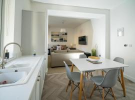 'The Retreat' - Stylish one bedroom apartment in Holt, Norfolk، فندق في هولت