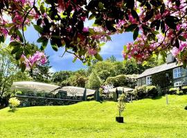 Aberdunant Hall, glamping site in Porthmadog