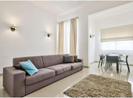 Four Bedroom Typical Maltese Townhouse - One Minute Away From The Seafront, hotel a Sliema