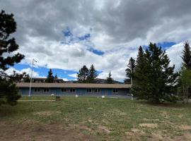 Columbine Inn, hotel berdekatan Lake Estes Marina, Estes Park