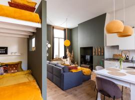 Cosy Nock ! Little Gem at City Center with Large Terrace !, hotel com estacionamento em Breda