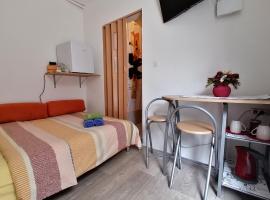 "iDea" Room Private entrance, Best Location Center City, motel in Split