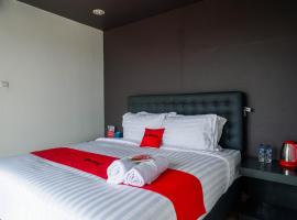 RedDoorz near Bukitsari Semarang, ξενοδοχείο σε Jatingaleh