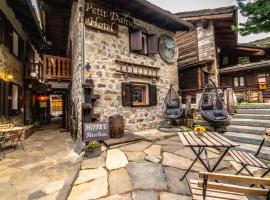 Hotel Petit Dahu - Chambres et Restaurant, hotel din Cogne