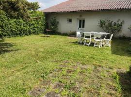 Gîte la Metairie, au calme à la campagne، فندق رخيص في Saint-Seurin-de-Palenne