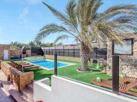 Villa cobas con piscina y privada โรงแรมในTriquivijate