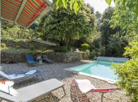 Beautiful villa in Les Salelles with private pool: Sallelles şehrinde bir otel
