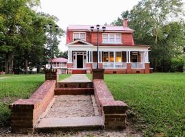 Historic House on the Hill, habitació en una casa particular a Tuskegee