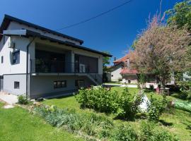 Modern House in Visoko, hotelli kohteessa Visoko lähellä maamerkkiä Željeznička Stanica Buzići