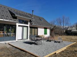 Maison dans parc clôturé, hotel em Barcelonnette