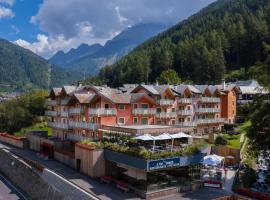 Residence Adamello Resort: Ponte di Legno'da bir otel