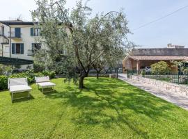 Casa Gemma - apartment with garden, struttura a Torri del Benaco