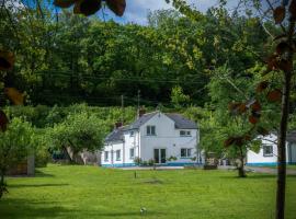 Tucking Mill - 3 Bedroom Holiday Home - Stepaside, hotel v destinaci Stepaside