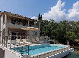 Villa Mythos with Infinity Pool, hotell i Dassia
