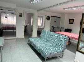 Loft en Torrelavega, hotel s parkiriščem v mestu Torrelavega