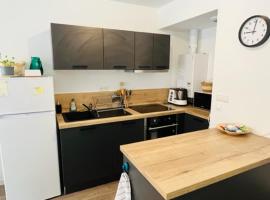 Bright Apt With Balcony For 4 People In Vannes!, apartma v mestu Vannes