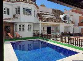 Villa Casa Vega Fuengirola, hotel in Fuengirola