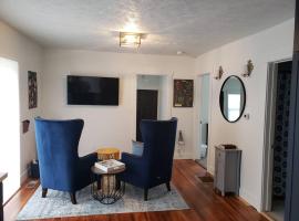 Cute Cottage-2 min from downtown Lincoln, hotel para famílias em Lincoln