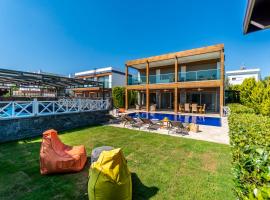 Deluxe Villa Emilie with Private Swimming Pool, villa i Bodrum stad