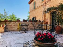 Casa Rosy nel centro del borgo di Patrignone, hotel barato en Patrignone