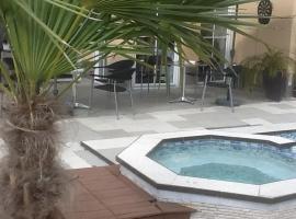 Gästehaus Tante Tienchen 7 Minuten zu Fuss zum Europa Park , plus kostenloses Parkplatzticket Rulantica ,alle unsere Suiten haben einen Balkon, hotel in Rust