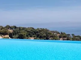 Estudio Climatizado con Terraza Amueblada Vista Mar Piscina y Parking