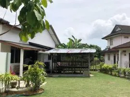 Tokmi retreat home with spacious garden